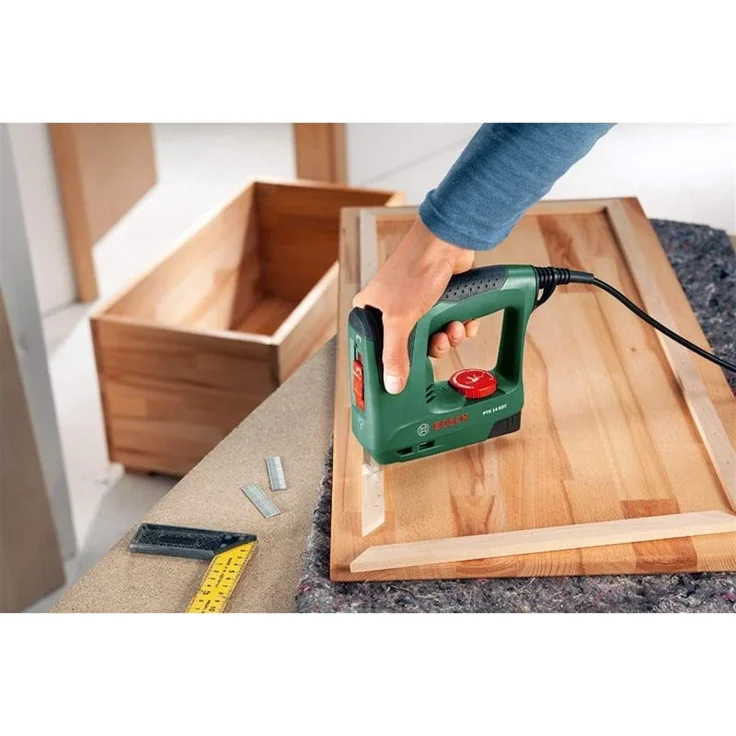 Bosch Elektrotacker PTK 14 EDT, 1000 Klammern, Karton (30 min-1 Schläge, Nägel: 14 mm, 1,1 kg) – Bild 3