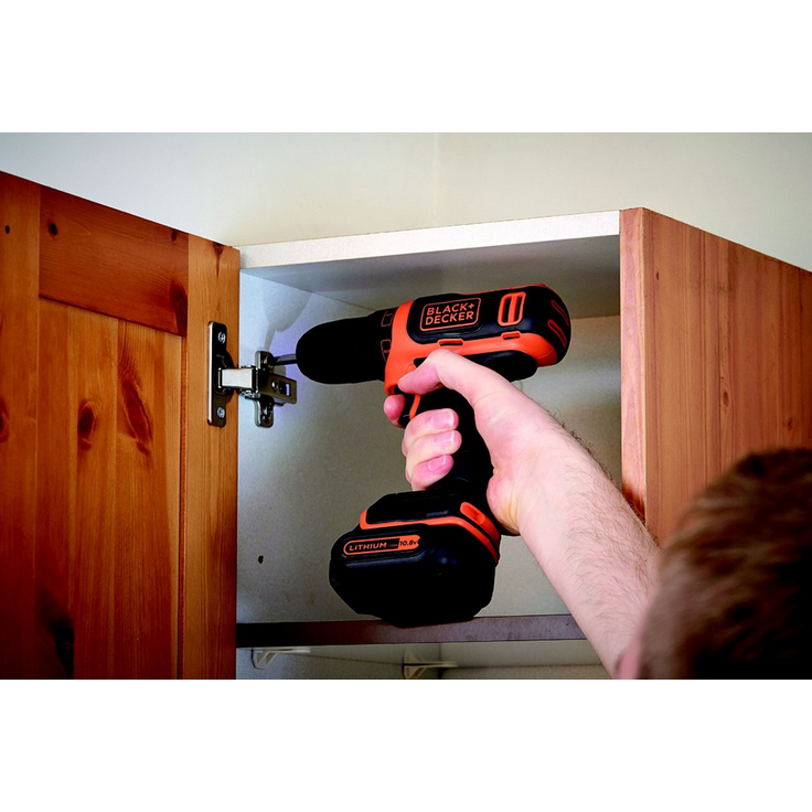 Black+Decker Kompakt-Bohrer (10,8V Li-Ion Akku-Bohrschrauber, LED-Arbeitslicht, Softgriff, 10 mm Schnelllspannbohrfutter, inklusive 2 Slidepack-Akkus, 400mA Ladegerät, Koffer, 1 Doppelbit) BDCDD12KB – Bild 5