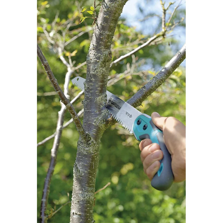 GARDENA Gartensäge 300 P: Rostgeschützte Handsäge für Holz, Präzisionszahnung für glatten Schnitt, mit Aufhängöse und Schneidschutz (8745-20) – Bild 4