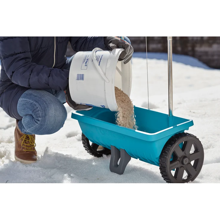 GARDENA Streuwagen L: Universalstreuer zum Ausbringen von Dünger, Samen und Streusalz, 45 cm Streubreite, für ca. 400 m² Rasenfläche, 12.5 l Fassungsvermögen, mit Verschlussschieber (432-20) – Bild 5