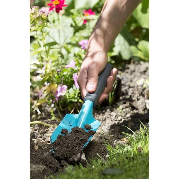 GARDENA Classic Blumenkelle: Universelle Schaufel zum An- und Umpflanzen im Garten und auf dem Balkon, Qualitätsstahl, korrosionsgeschützt, mit ergonomischem Griff, Arbeitsbreite 8 cm (8950-20) – Bild 2