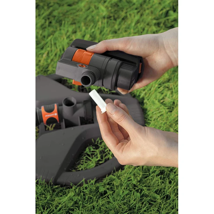 GARDENA Viereckregner AquaZoom compact: Regner zur Bewässerung von Nutzflächen von 9-216 m², Reichweite 3-18 m, Sprengweite 3-12 m, integrierter Innenfilter 18708-20 – Bild 4