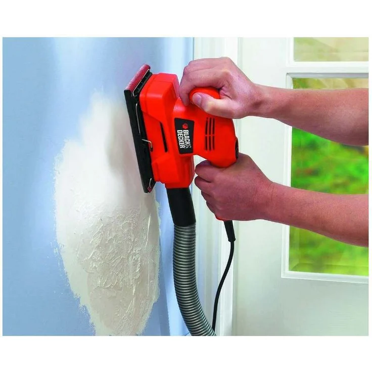 Black+Decker Schwingschleifer (135W, ergonomischer Frontgriff, schneller Materialabtrag, Staubsaugeradapter für sauberes Arbeiten, inklusive Schleifpapier und 3m Kabel) KA300 – Bild 5