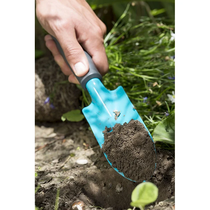 GARDENA Classic Pflanzkelle: Handliche Schaufel für kleinere Pflanzarbeiten, aus Qualitätsstahl, korrosionsgeschützt, rutschfester und ergonomischer Griff, Arbeitsbreite 6 cm (8951-20) – Bild 2