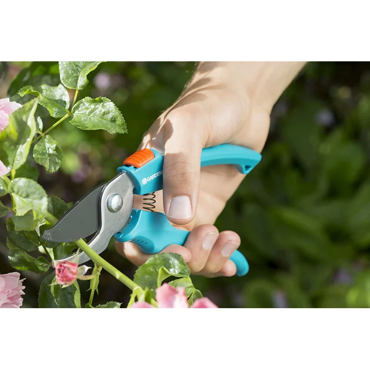 GARDENA Classic Gartenschere 8754-30 mittelgroß Bypass Universalschere 18 mm Einhandverschluss – Bild 5