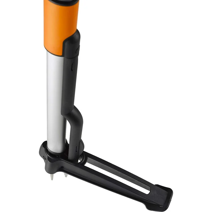 Fiskars Teleskop-Unkrautstecher, Länge 1 - 1,19 m, Rostfreie Stahl-Arme-Kunststoffgriff, Schwarz-Orange, Smart-Fit, 1020125 – Bild 4