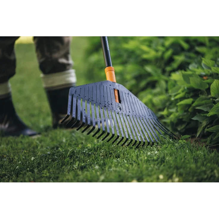 Fiskars Laubbesen, 25 Zinken, Länge: 175 cm, Breite: 52 cm, Kunststoff-Zinken-Aluminium-Stiel, Schwarz-Orange, L, Solid, 1003465 – Bild 5
