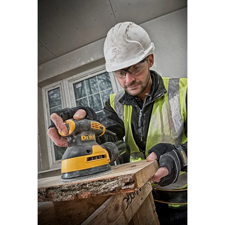 DeWalt Exzenterschleifer (mit Absaugung, Staubfangbehälter, staubgeschütztem Schalter und Getriebegehäuse, 280W, 125mm) DWE6423 – Bild 6