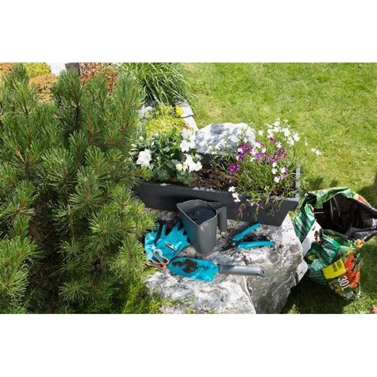 GARDENA city gardening Balkon-Box Kunststoffbox mit integrierter Kehrschaufel und 4-teiligem Garten-Set für Balkon- und Terrassengärtner, Pflanzenkelle, Grubber, Schere und Handbesen 8970-20 mittelgroß – Bild 7