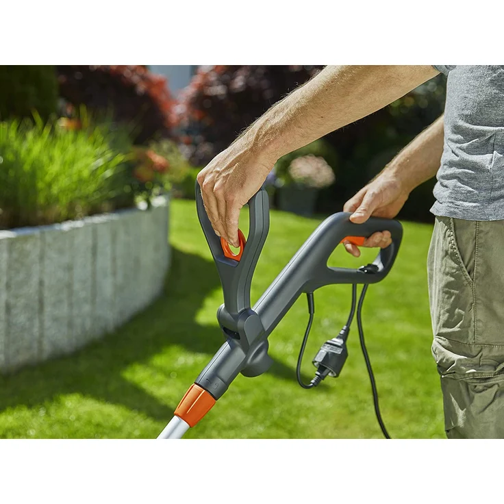 GARDENA Elektro-Trimmer EasyCut 450-25: Rasentrimmer mit verstellbarem Griff abwinkelbarem Trimmerkopf und ausklappbarem Pflanzenschutzbügel, 250 mm Schnittkreis 9870-20 – Bild 4