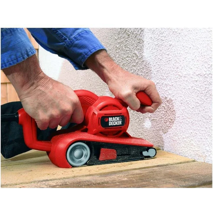 Black+Decker Bandschleifer (720W, mit automatischer Schleifbandzentrierung, vergrößerter Bandwechsel-Hebel, ergonomischer Zweithandgriff, Staubfangsack, einfache Bandmontage) KA86 – Bild 3