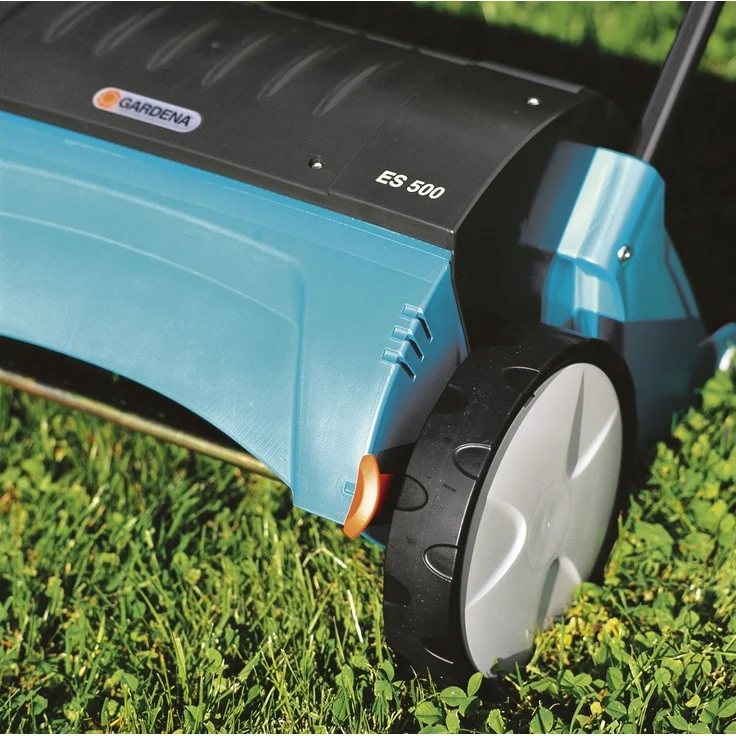 GARDENA Elektro-Rasenlüfter ES 500: Vertikutierer mit Arbeitsbreite 30 cm, Rasenfläche bis 600 m², Leistung 500 W, Verstellhebel für Arbeitstiefe, teilbares Gestänge, Räder mit Spezialprofil (4066-20) – Bild 2