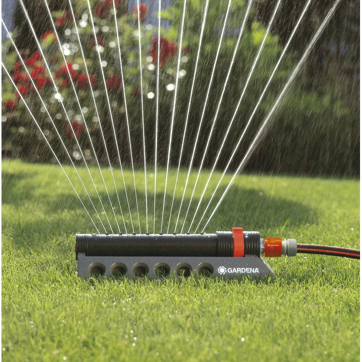 GARDENA Viereckregner Comfort Aquazoom 250-1: Rasensprenger zur Bewässerung kleinerer rechteckiger Flächen von 105 - 250 m², Reichweite 7-17 m, Sprengweite ma. 15 m, Schmutzsieb entnehmbar (1971-20) – Bild 2
