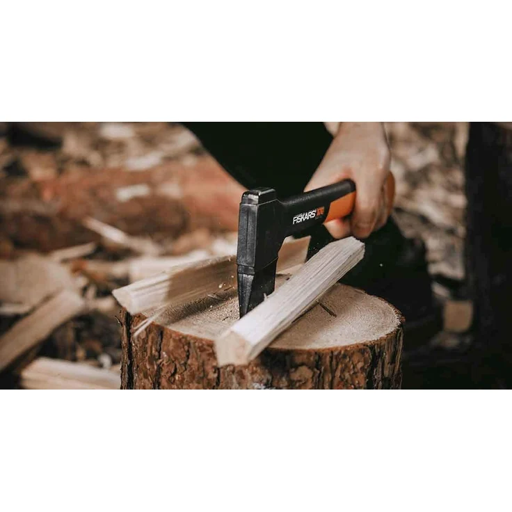 Fiskars Universalaxt X7-XS, Länge 354 mm, Antihaftbeschichtet, Hochwertiger Stahl-Klinge, Glasfaserverstärkter Kunststoff-Stiel, Schwarz-Orange – Bild 4