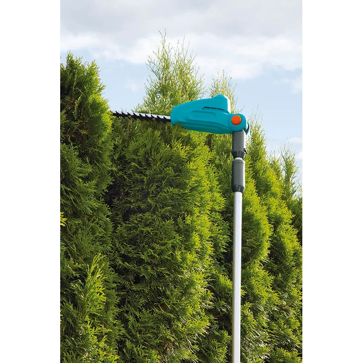 GARDENA Set Teleskop-Heckenschere THS Li-18-42: Akku-Heckenschneider, 3 m, abwinkelbarer Kopf und Teleskopstiel, inklusive Akku u. Ladegerät (8881-20) – Bild 3
