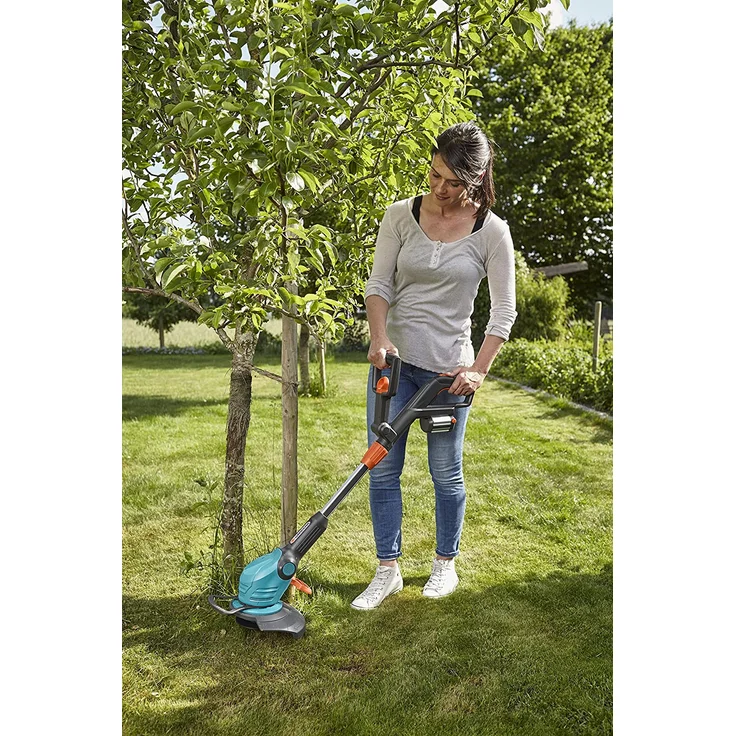 GARDENA Akku-Trimmer Set EasyCut Li-18/23R: Rasentrimmer mit 230 mm Schnittkreis, Teleskopstiel und Pflanzenschutzbügel, Stielneigungsverstellung 9823-20, Schnittbreite: 2,3 cm – Bild 2