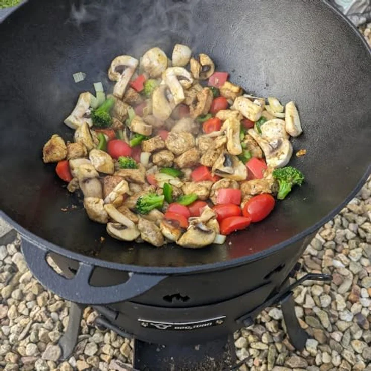 BBQ-Toro Gusseisen Kazan Ø 35 cm, 12,1 L Koch- und Grilltopf mit Deckel, vielseitiger Outdoor Ofen, Feuerstelle und Eintopfofen – Bild 2