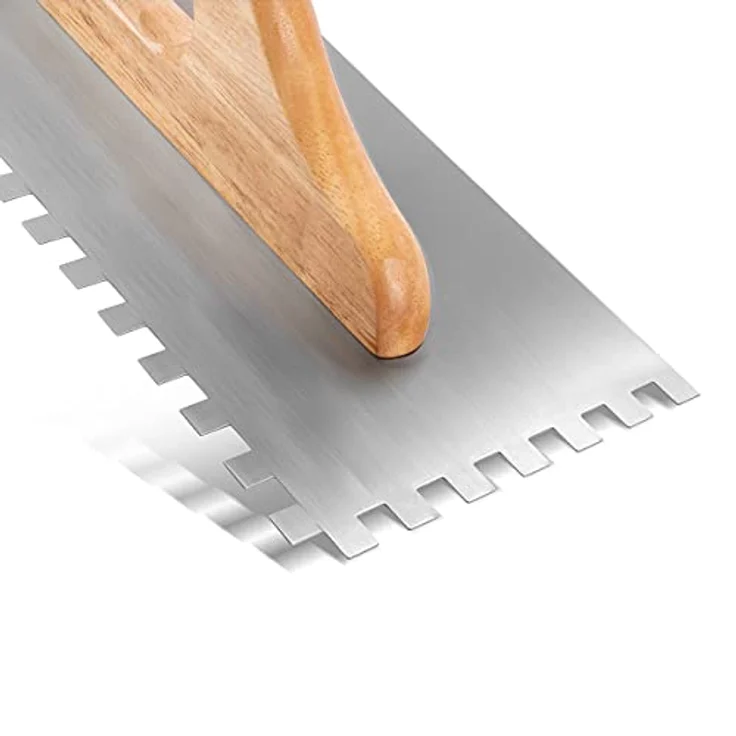 STAHLWERK Zweihand-Glättekelle 140 x 500 mm, Rechteckverzahnt aus Carbon-Stahl, Ergonomischer Holzgriff – Bild 6