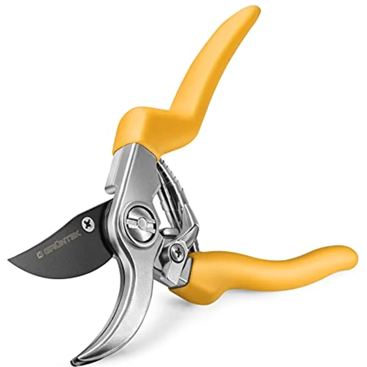 GRÜNTEK Gartenschere Blumenschere GERFALKE, 48 mm Klinge aus japanischem SK5 Stahl, ergonomische Griffform, präzises Schnittergebnis, Pflanzenschere Teflon beschichtet, Bypass Rebschere Rosenschere, grün – Bild 1