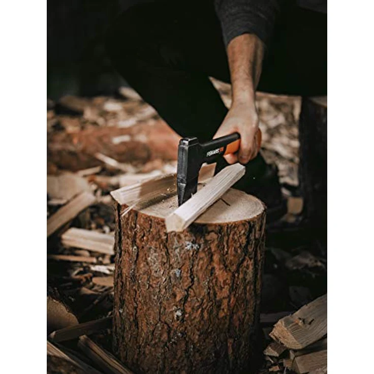 Fiskars Set Universalaxt X7-XS, Mit Axt- und Messerschärfer, Länge: 35,5 cm, Schwarz-Orange, 1020183 (Limitierte Auflage) – Bild 10