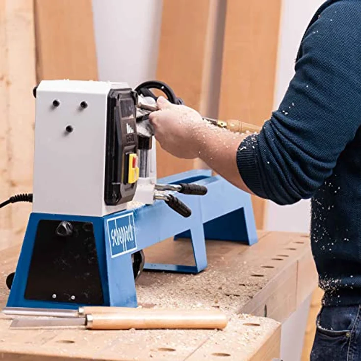 Scheppach DM1100T Drechselbank Drechselmaschine Drehbank | 4 Geschwindigkeiten | 400W | Werkstücke bis 1000mm Länge/Ø 350mm | M18-Gewinde inkl. 4-Zack-Körnerspitze, Planscheibe & zwei Drechseleisen – Bild 5