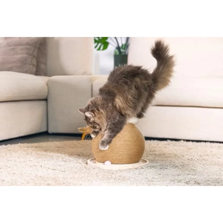 Designed By Lotte Kratzbrett Holz Kratz- und Spielball Mila braun, interaktives Spielzeug für Katzen mit Jute-Seil und Feder – Bild 6