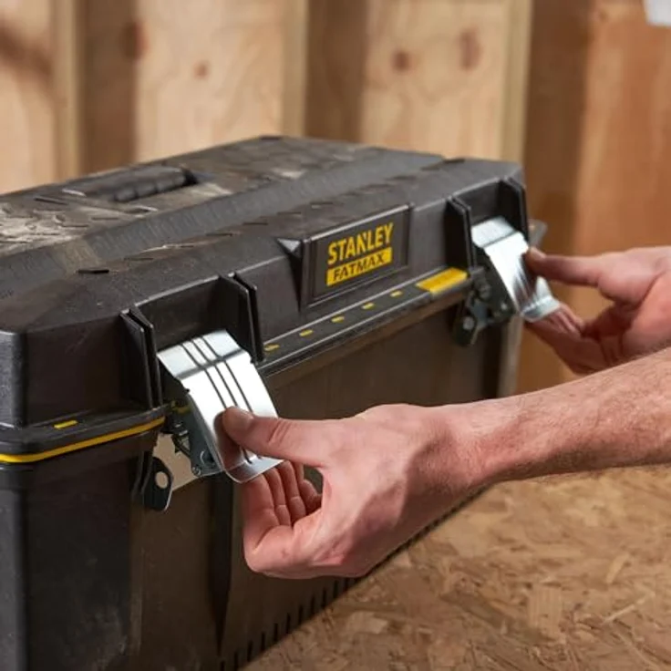 Stanley FatMax Werkzeugbox (71 x 31 x 29 cm, spritzwassergeschützer Koffer, robuste nicht-rostende Metallschließen, Box mit Gummiabdichtung für mehr Schutz) 1-93-935 – Bild 6