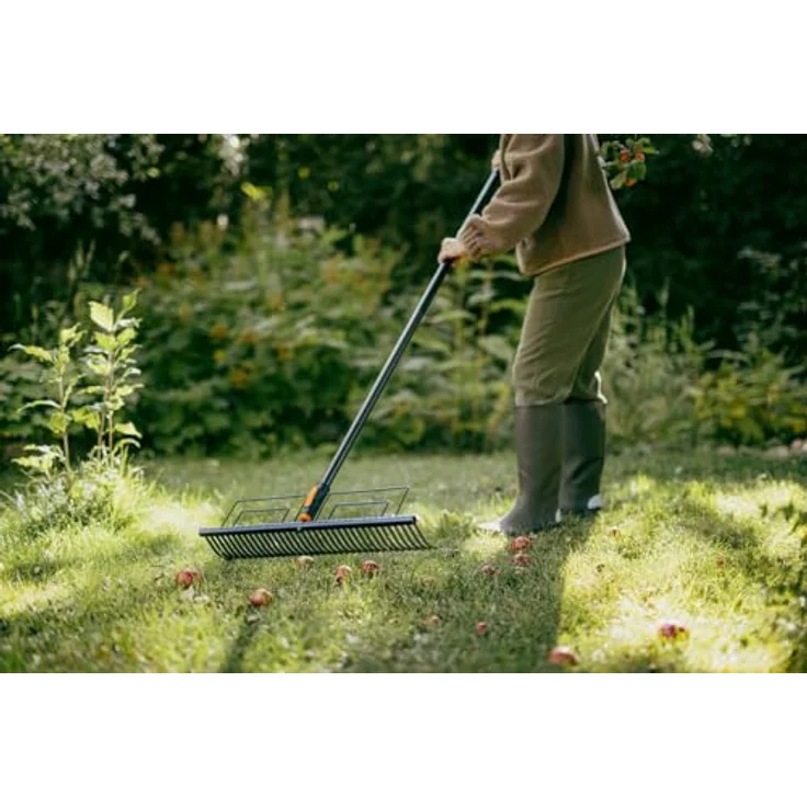 Fiskars OneClick Gather Rake, praktischer Laubrechen mit innovativem Ein-Klick-Mechanismus – Bild 3