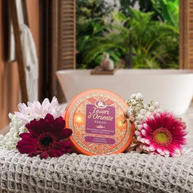 Tesori d'Oriente Körperpeeling Karma, Nashi-Blüte & Zedernholz, sanftes Peeling mit Mandelkernen und Jojobaperlen, 300 ml – Bild 3