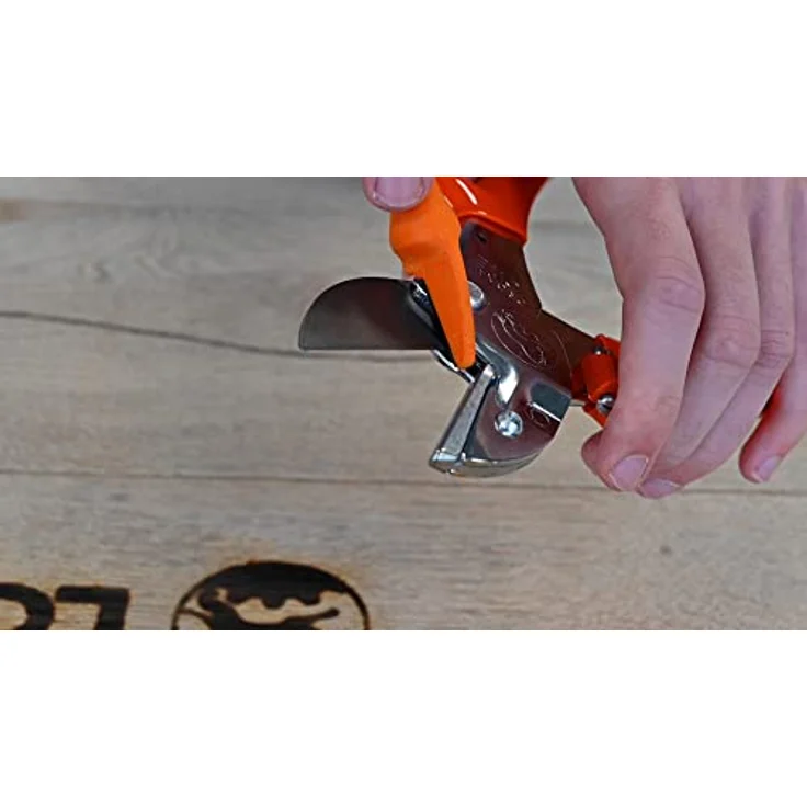 Original LÖWE Klingenschärfer - 0022 | Schärfer für Gartenschere Industrieschere mit Polyamidgriff zum Schärfen der Klinge | Made in Germany, Orange – Bild 2