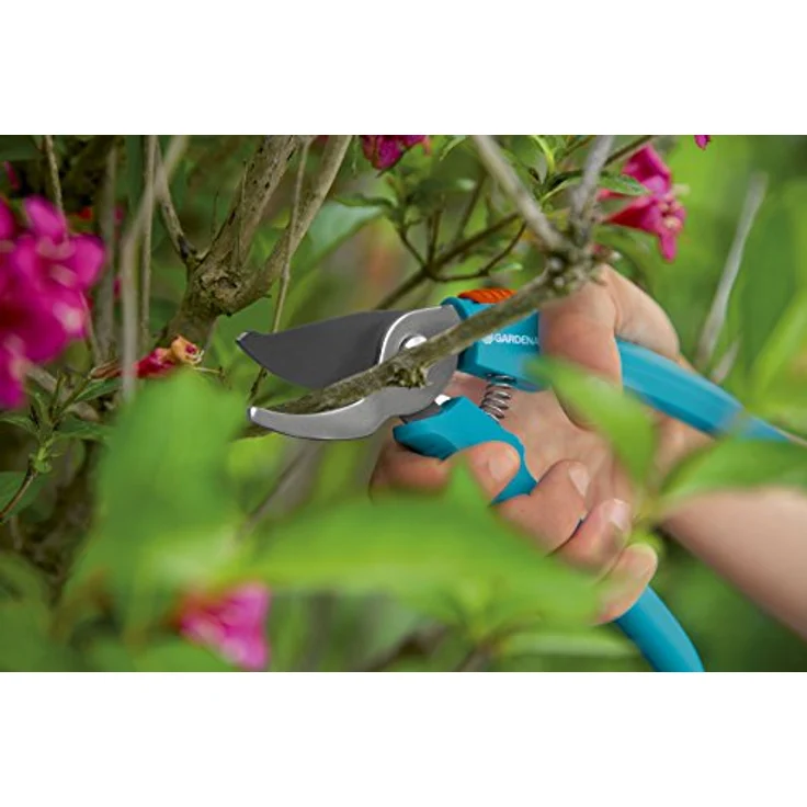 GARDENA Classic Gartenschere Aktion Pflanzenschonende Baumschere mit Bypass-Schneide für Blumen und Zweige bis 18 mm Durchmesser, mit Saftrille und Drahtabschneider, zwei Griffpositionen 8754-30 – Bild 3