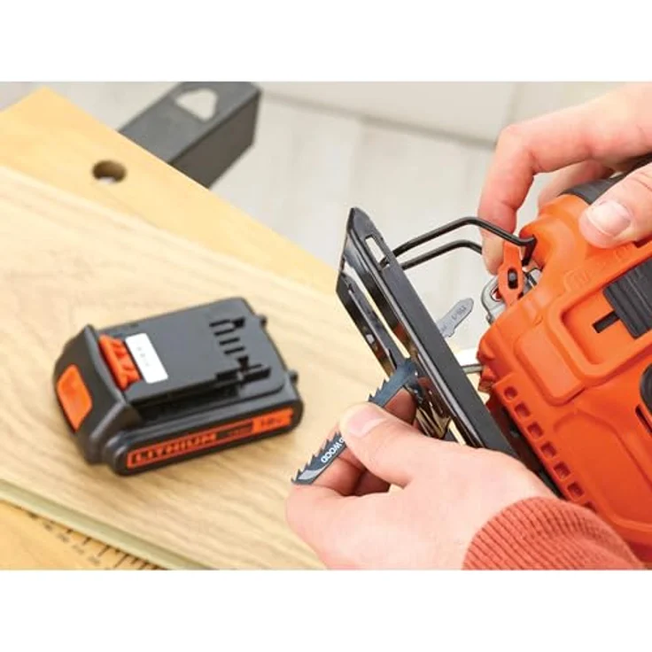 Black & Decker Stichsäge (18 V, 19 mm Hublänge, 55 mm Schnitttiefe, Sägeblasfunktion, Schutzbügel, Schalterelektronik, inklusive Holzsägeblatt, ohne Akku und Ladegerät) BDCJS18N – Bild 6