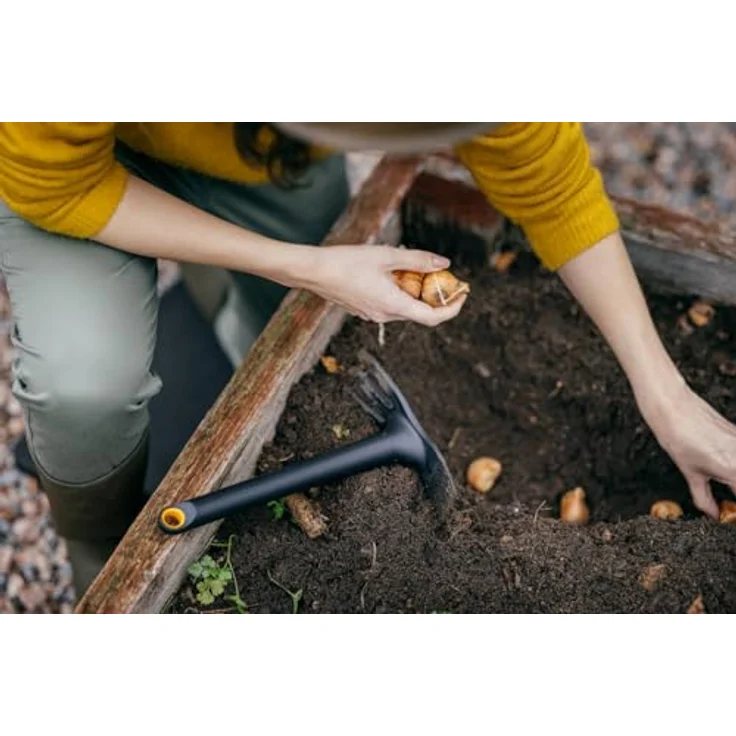 Fiskars Solid™ Doppelhacke Kombihacke, aus recyceltem Kunststoff, mit breiter und flacher Kante, grün – Bild 6