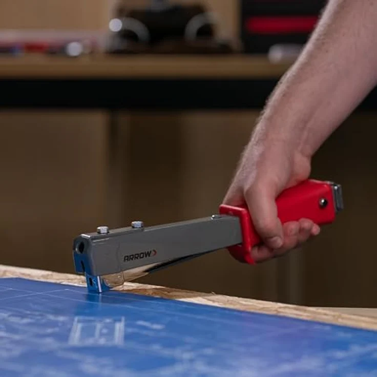 Arrow Hammertacker HT55, für Flachdrahtklammern 6 mm - 10 mm, robuster Nagler mit rutschfestem Softgriff und 160 Klammern Magazin – Bild 2