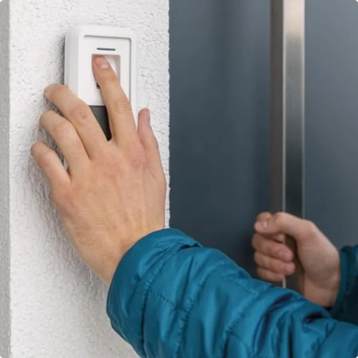 ABUS One Fingerscanner CFS3100 - smarter Türöffner für Haustür, Wohnungstür und Terrassentür mit Verdeck für den Sensor, schlüsselloses System, weiß, bis zu 28 Fingerabdrücke, einfache Montage – Bild 5