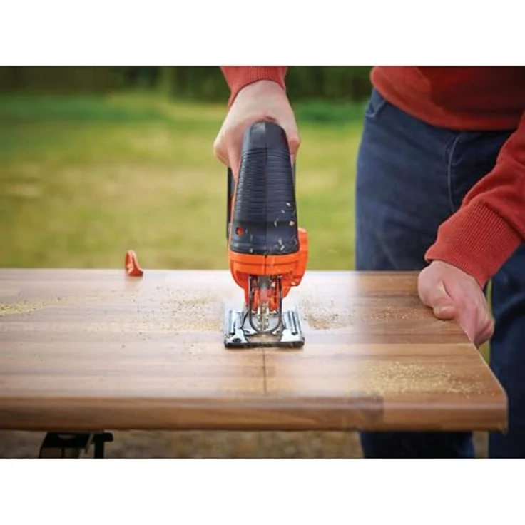 Black & Decker Stichsäge (18 V, 19 mm Hublänge, 55 mm Schnitttiefe, Sägeblasfunktion, Schutzbügel, Schalterelektronik, inklusive Holzsägeblatt, ohne Akku und Ladegerät) BDCJS18N – Bild 2