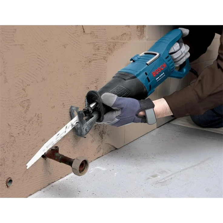 Bosch Professional Professional Säbelsäge GSA 1100 E (1100 Watt, inkl. 1 x Säbelsägeblatt S 2345 X für Holz, 1x Säbelsägeblatt S 123 XF für Metall, im Koffer) – Bild 3