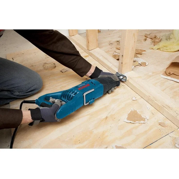 Bosch Professional Professional Säbelsäge GSA 1100 E (1100 Watt, inkl. 1 x Säbelsägeblatt S 2345 X für Holz, 1x Säbelsägeblatt S 123 XF für Metall, im Koffer) – Bild 4