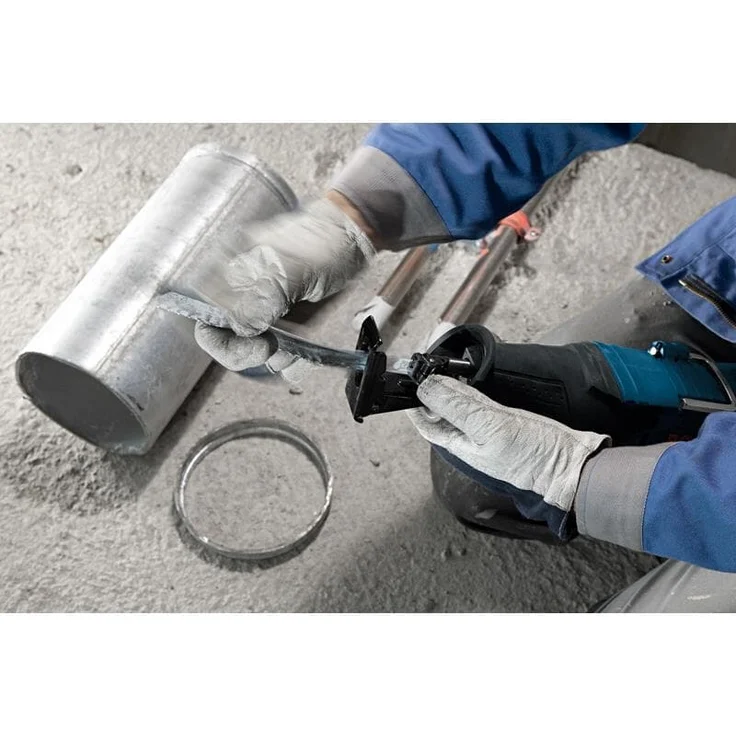 Bosch Professional Professional Säbelsäge GSA 1100 E (1100 Watt, inkl. 1 x Säbelsägeblatt S 2345 X für Holz, 1x Säbelsägeblatt S 123 XF für Metall, im Koffer) – Bild 7