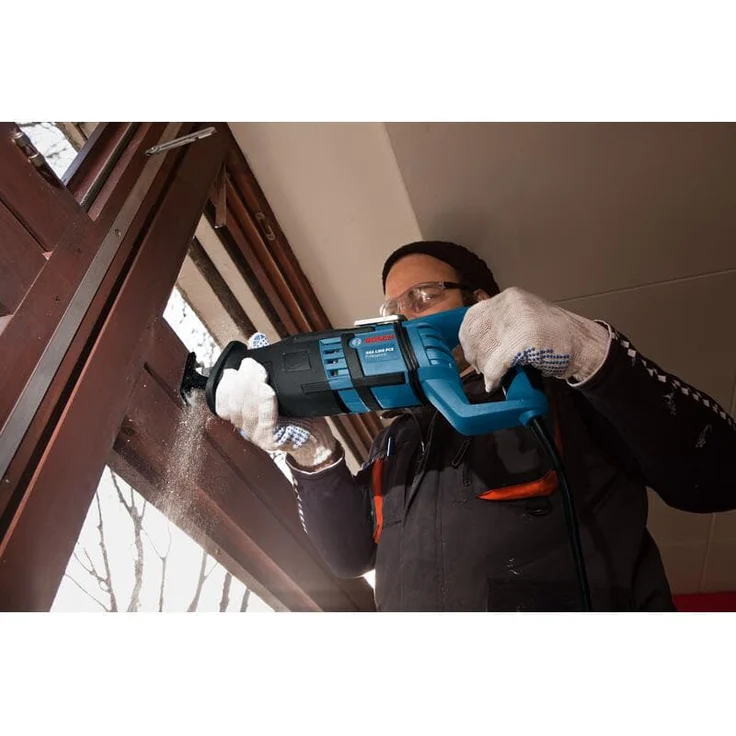 Bosch Professional Professional GSA 1300 PCE Säbelsäge, 1.300 Watt, max. Schnitttiefe: 230 mm, mit SDS und Constant Electronic, 2 Sägeblätter (Holz-Metall), im Koffer – Bild 6