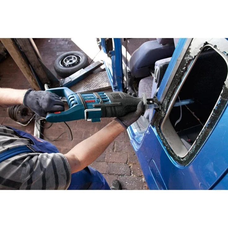 Bosch Professional Professional GSA 1300 PCE Säbelsäge, 1.300 Watt, max. Schnitttiefe: 230 mm, mit SDS und Constant Electronic, 2 Sägeblätter (Holz-Metall), im Koffer – Bild 4