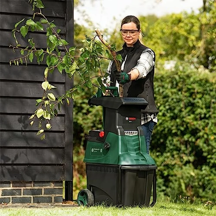 Bosch Häcksler AXT 25 TC 2.500 W Fangbox 53 Liter Schneidekapazität Ø 45 mm im Karton Leisehäcksler Für weiche und harte Materialien Motorleistung 2.500 Watt Maximaler Durchmesser 45 mm Drehmoment 650 Nm, Classic Green
 – Bild 2