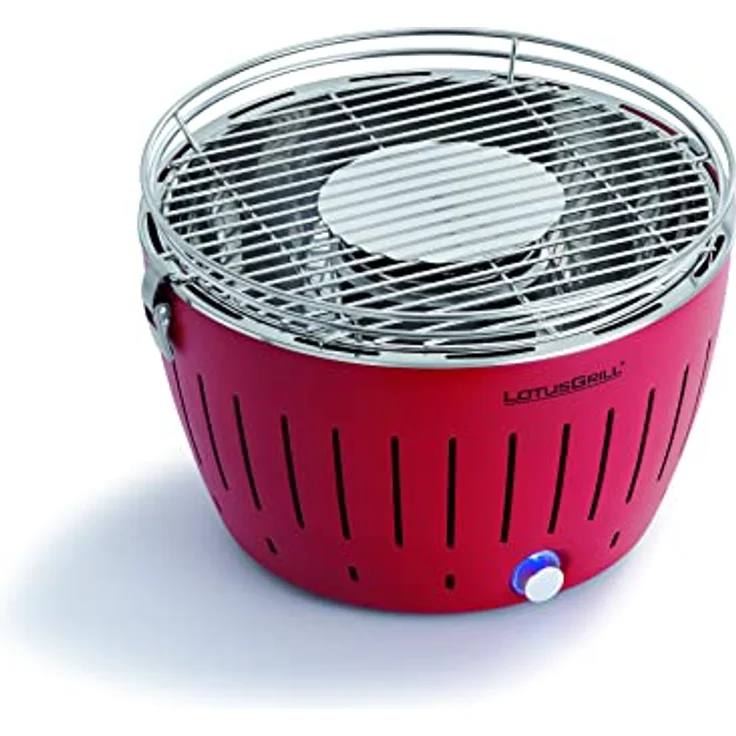 LotusGrill Starter-Set Classic 1x Grill Feuerrot mit USB-Anschluß, 1x Buchenholzkohle 2,5 kg, 1x Brennpaste 200ml, 1x Würstchenzange (Farbe nach Vorrat), 1x Transport-Tragetasche - der raucharme Holzkohlegrill – Bild 2