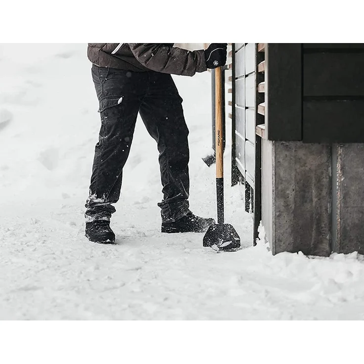 Fiskars Eisstößer, Blattbreite 17,5 cm, Holzstiel, schwarz, 1001639 – Bild 2