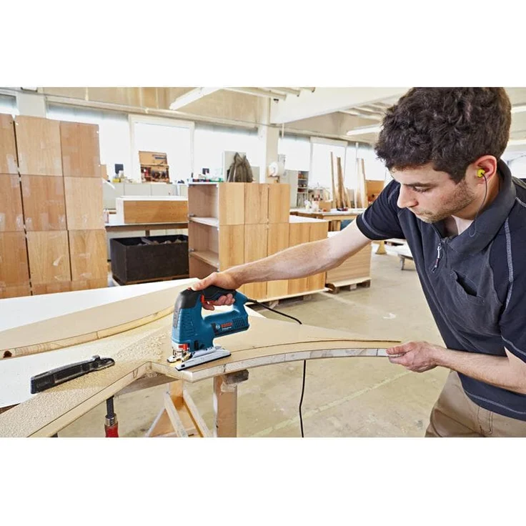 Bosch Professional Stichsäge GST 160 B (800 Watt, 160 mm Schnitttiefe in Holz, inkl. Absaug-Set, 1 Spanreißschutz, 3 Sägeblätter, in L-BOXX) – Bild 9