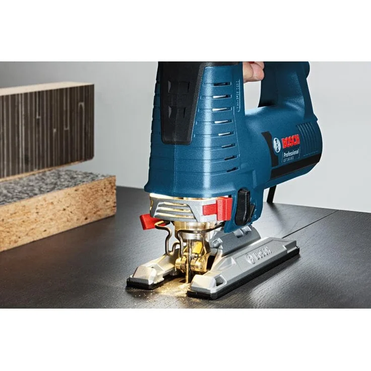 Bosch Professional Stichsäge GST 160 B (800 Watt, 160 mm Schnitttiefe in Holz, inkl. Absaug-Set, 1 Spanreißschutz, 3 Sägeblätter, in L-BOXX) – Bild 4