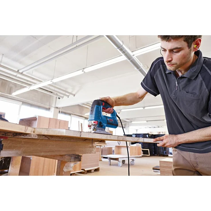 Bosch Professional Stichsäge GST 160 B (800 Watt, 160 mm Schnitttiefe in Holz, inkl. Absaug-Set, 1 Spanreißschutz, 3 Sägeblätter, in L-BOXX) – Bild 7