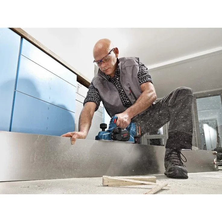 Bosch Professional GHO 18V-LI Akkuhobel inkl. L-Boxx, ohne Akku, ohne Ladegerät, 14.000 U-min Leerlaufdrehzahl, 18V Professional Akku-System – Bild 9