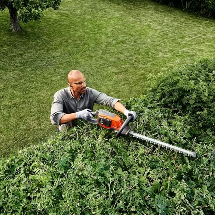 Husqvarna 215iL Akku-Rasentrimmer + 215iHD45 Heckenscheren-Set, leise Bedienung, ergonomisches Design, bürstenloser Motor, inklusive Akku BLi10 und Ladegerät C80 – Bild 8