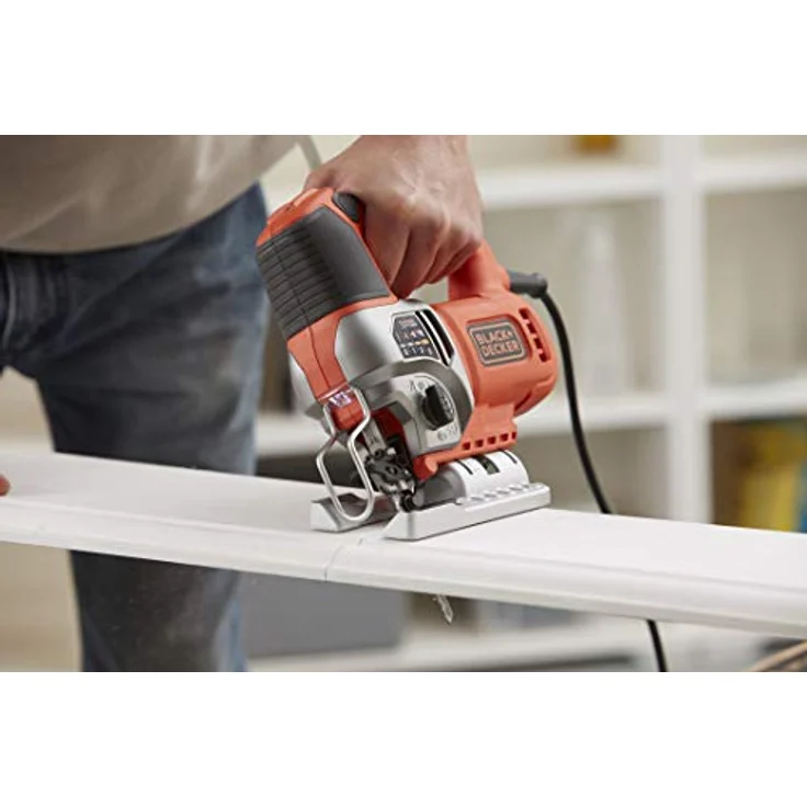 Black & Decker Elektronik-Pendelhub-Stichsäge (650W, 3 Pendelhubstufen, variable Hubzahl, Aluminium-Druckguss-Sägeschuh, Staubabsaugvorrichtung, für gerade-, Kurven- und Gehrungsschnitte) – Bild 5